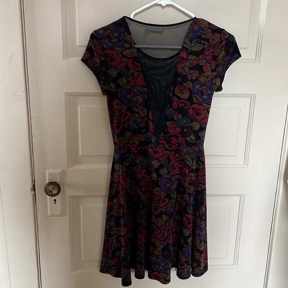 Semi formal dress from Urban Outfitters - Picture 2 of 4